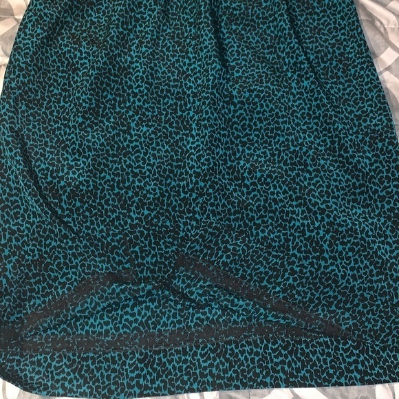 1970s Vintage Lady Carol Petites of NY 2 piece skirt set blue leopard silk small - Picture 7 of 9